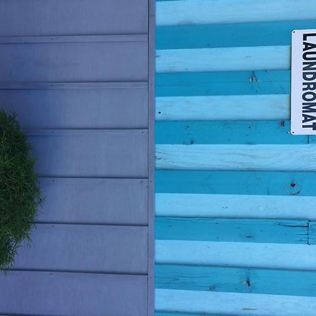Tyee Village Motel ポート・アルバーニ エクステリア 写真
