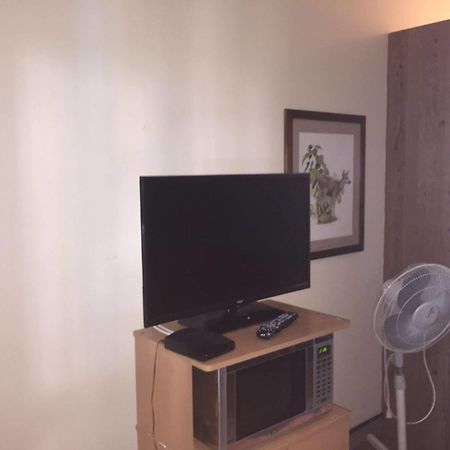 Tyee Village Motel ポート・アルバーニ エクステリア 写真