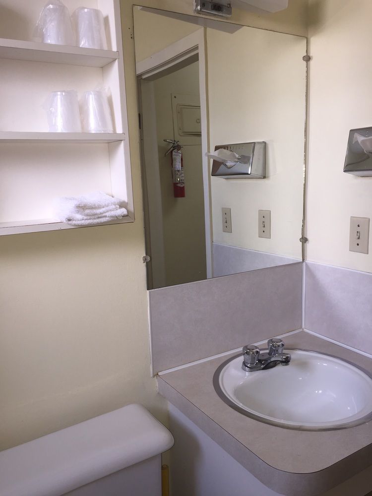 Tyee Village Motel ポート・アルバーニ エクステリア 写真